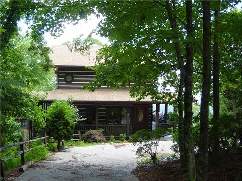 326 Cherokee Ln, Purlear, NC 28665 photo 2