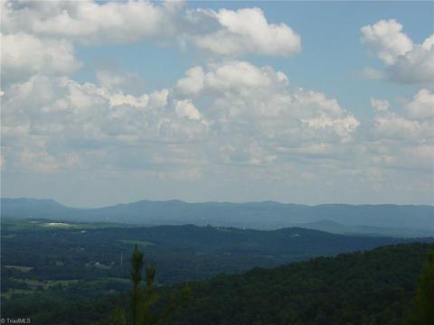 326 Cherokee Ln, Purlear, NC 28665 photo 5