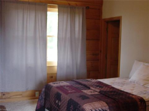 326 Cherokee Ln, Purlear, NC 28665 photo 21