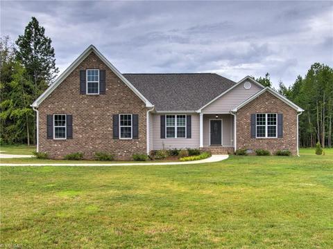 2257 Iris Dr, Haw River, NC 27258 photo 2