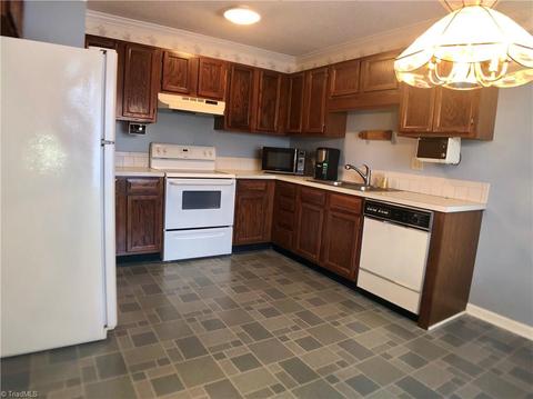 3101 Windchase Ct, High Point, NC 27265 photo 8