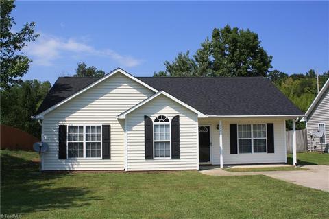 944 Saint Ann Dr, High Point, NC 27265 photo 1