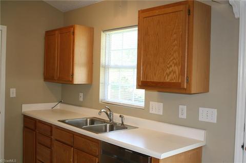 944 Saint Ann Dr, High Point, NC 27265 photo 6