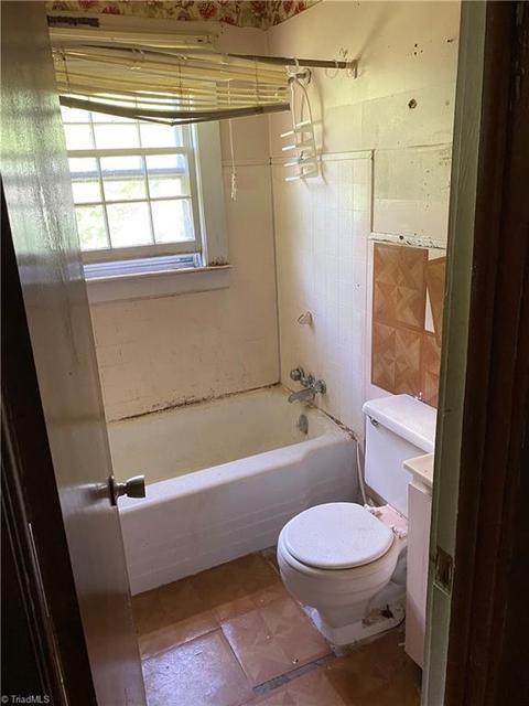 806 Central Ct, High Point, NC 27260 photo 9