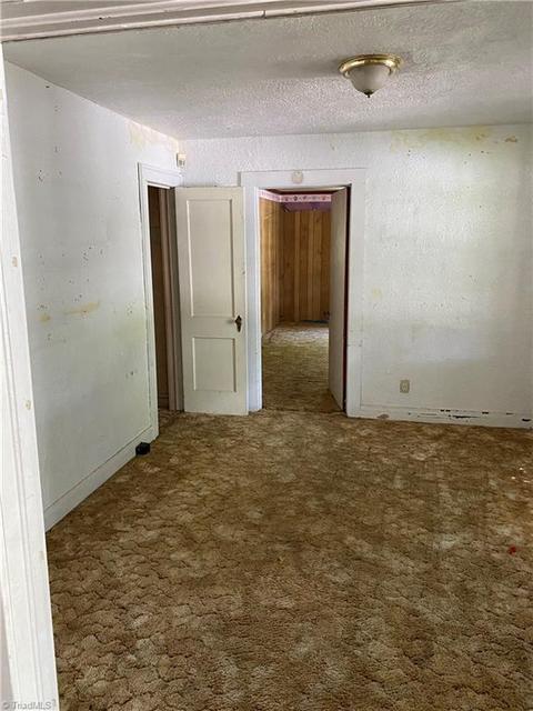 806 Central Ct, High Point, NC 27260 photo 5