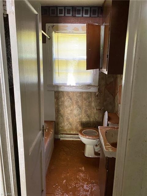 806 Central Ct, High Point, NC 27260 photo 6