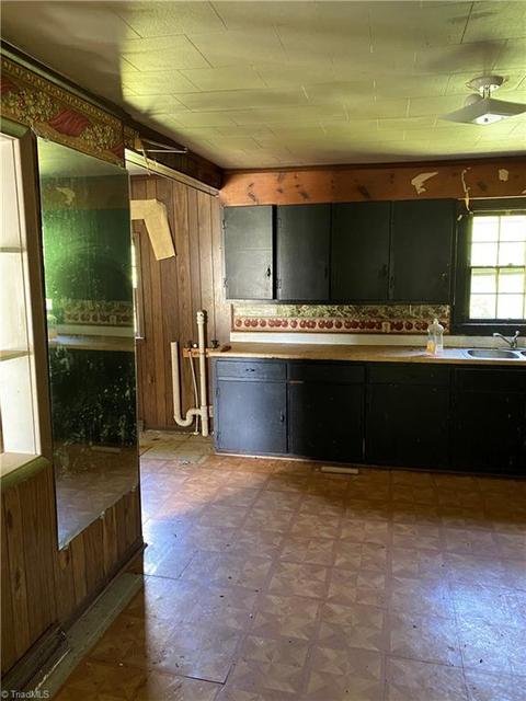 806 Central Ct, High Point, NC 27260 photo 3