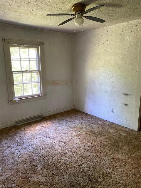 806 Central Ct, High Point, NC 27260 photo 8