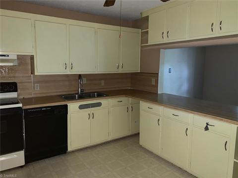 330 Maple St, Eden, NC 27288 photo 4