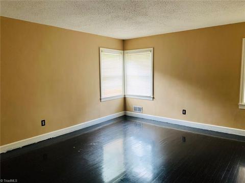 330 Maple St, Eden, NC 27288 photo 2