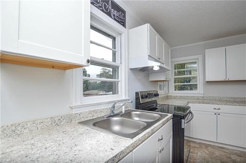 823 Willow Pl, High Point, NC 27260 photo 12