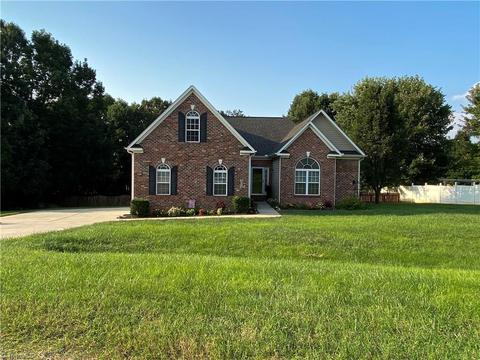 120 Conifer Ct, Advance, NC 27006 photo 2
