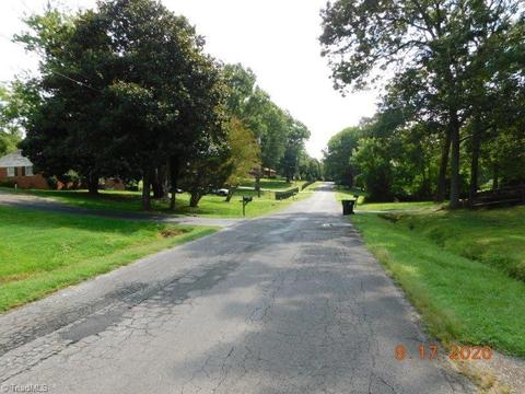 196 Richview Cir, High Point, NC 27265 photo 4
