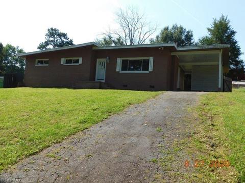 196 Richview Cir, High Point, NC 27265 photo 1