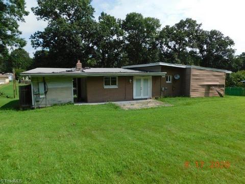 196 Richview Cir, High Point, NC 27265 photo 3