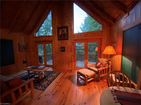 323 Doe Run, Purlear, NC 28665 photo 2