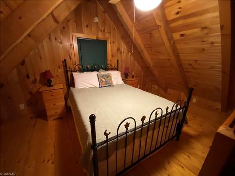 323 Doe Run, Purlear, NC 28665 photo 5