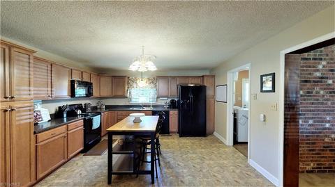 5718 Meadowbrook Dr, Trinity, NC 27370 photo 4
