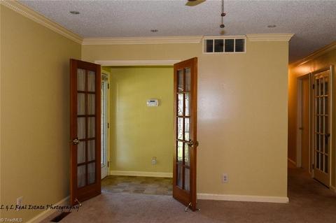 405 Lardner Pl, High Point, NC 27260 photo 4