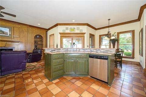 276 Mayberry Rd, Hiddenite, NC 28636 photo 6