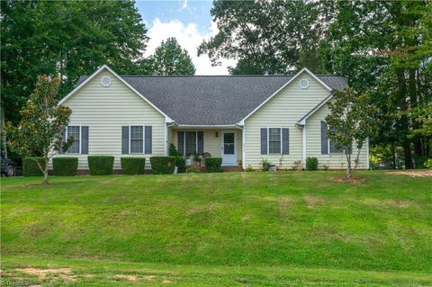2159 Machala Dr, Randleman, NC 27317 photo 2