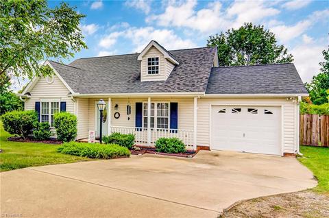 826 Eli Moore Ct, High Point, NC 27265 photo 1
