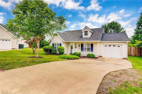 826 Eli Moore Ct, High Point, NC 27265 photo 3
