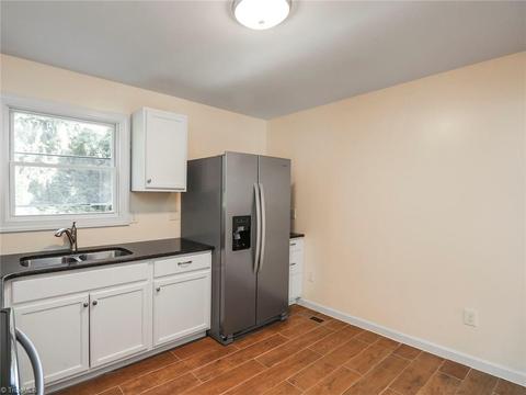 819 Circle Dr, High Point, NC 27262 photo 9