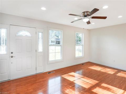 819 Circle Dr, High Point, NC 27262 photo 4