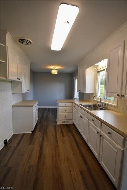 921 King St, King, NC 27021 photo 18