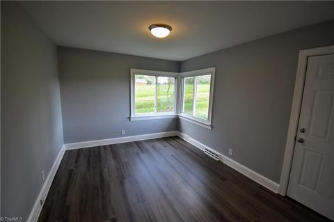 921 King St, King, NC 27021 photo 13