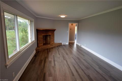921 King St, King, NC 27021 photo 7