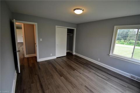 921 King St, King, NC 27021 photo 15