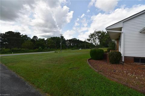 921 King St, King, NC 27021 photo 2