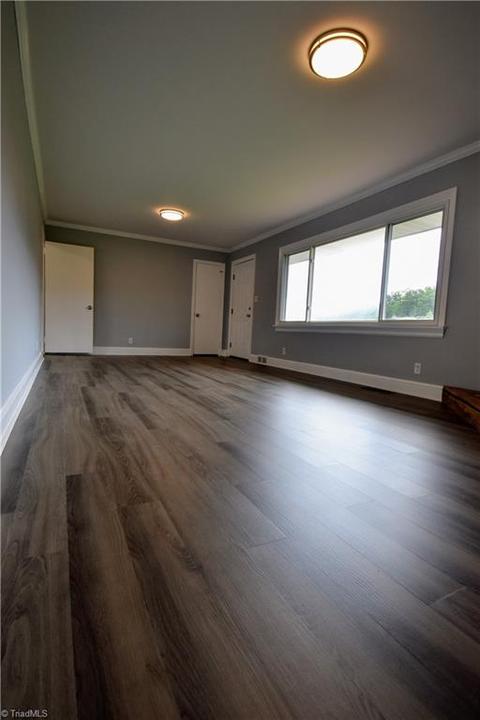 921 King St, King, NC 27021 photo 9