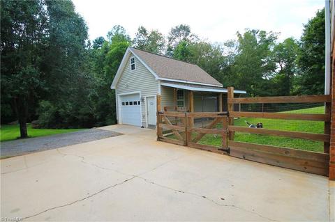 1493 Bradley Rd, Pinnacle, NC 27043 photo 6