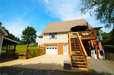 1493 Bradley Rd, Pinnacle, NC 27043 photo 4