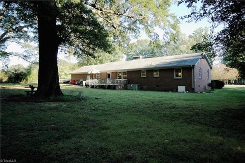 217 Stadium Dr, Eden, NC 27288 photo 4