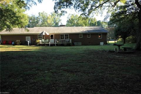 217 Stadium Dr, Eden, NC 27288 photo 5