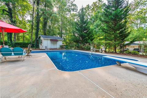 204 E Stadium Dr, Eden, NC 27288 photo 4