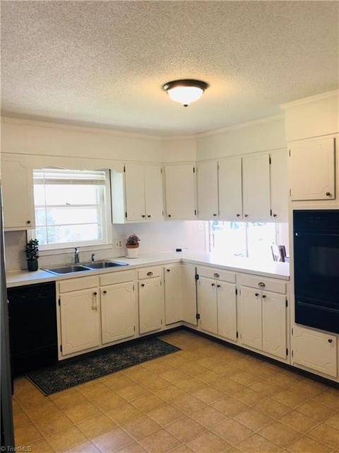 605 Ashe St, High Point, NC 27262 photo 9