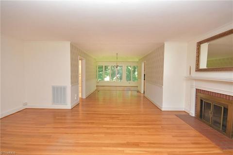 820 Quaker Ln, High Point, NC 27262 photo 7