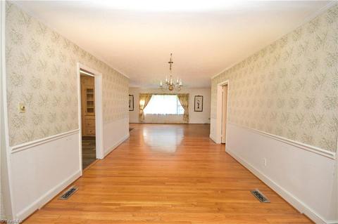 820 Quaker Ln, High Point, NC 27262 photo 8