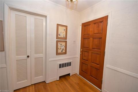 820 Quaker Ln, High Point, NC 27262 photo 4