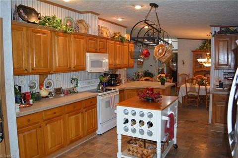 562 Traphill Mill Rd, Traphill, NC 28685 photo 2