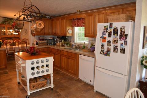 562 Traphill Mill Rd, Traphill, NC 28685 photo 3