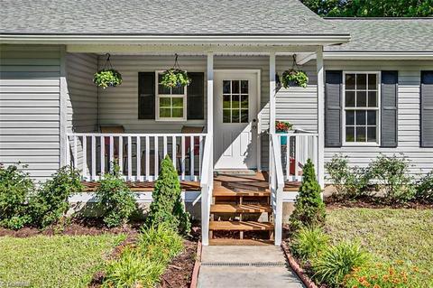 346 E Ridge St, Ramseur, NC 27316 photo 2