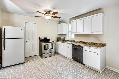 346 E Ridge St, Ramseur, NC 27316 photo 7