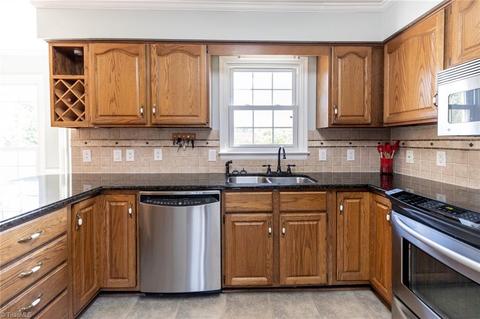 6906 Wicklow Dr, Browns Summit, NC 27214 photo 2