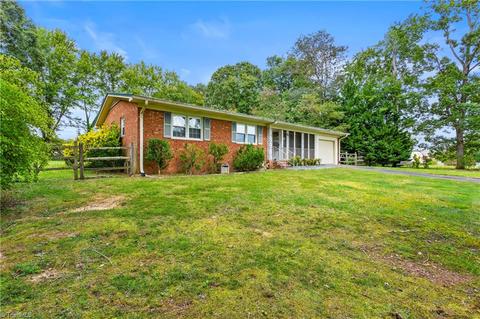 5202 Windemere Cir, Trinity, NC 27370 photo 3